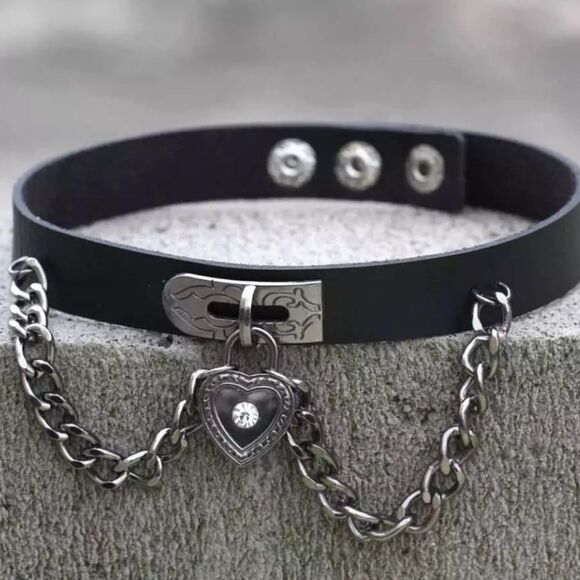 Wild Time Fashion Jewelry - Silver Antique Dangling Chains Heart Charm  Black Choker Necklace -NEW